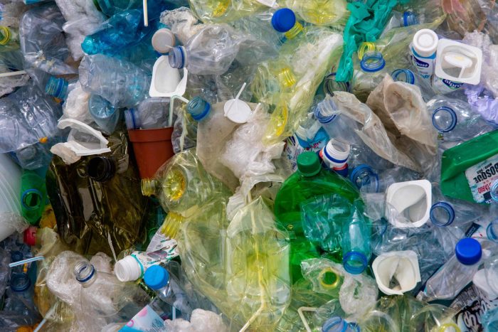 Presentan estudio que promueve reutilización de envases y disminución de desechos