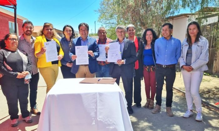 Firman proyecto de conectividad que beneficiará a 53 localidades en la Región de Atacama