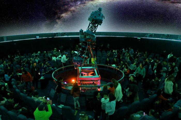 Película “Luces del infinito, develando los colores del Universo»