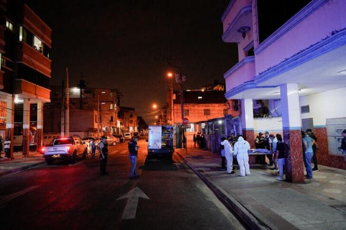 Gobierno ecuatoriano reporta 28 personas arrestadas y explosivos incautados tras ataque a policía