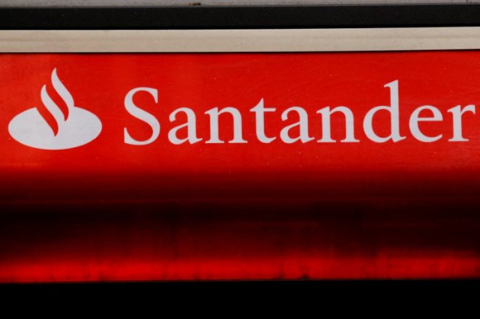 Santander bloqueará las transferencias en Reino Unido a los mercados de criptomonedas en 2023