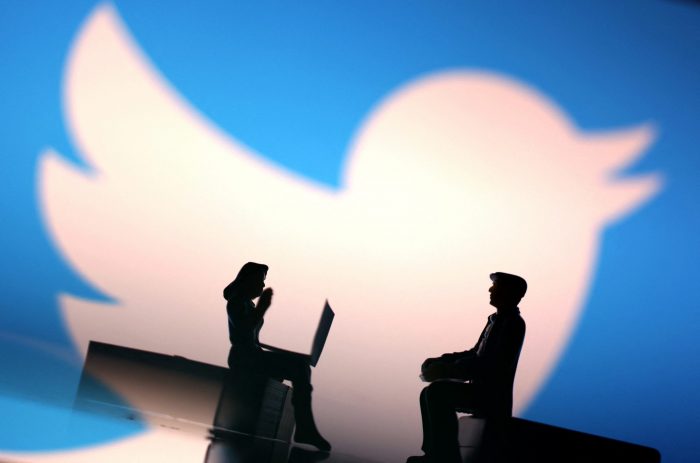 Twitter pide a algunos trabajadores despedidos que regresen, según Bloomberg News