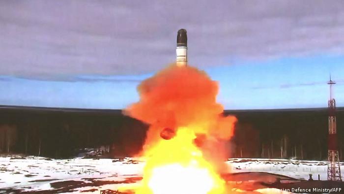 Rusia ensaya misil balístico disparado desde submarino atómico