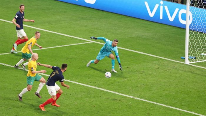 Francia comienza con victoria y doblete de Giroud su reconquista del Mundial