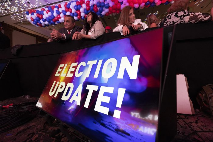 Elecciones en EE.UU: demócratas se aferran a las contiendas claves y no llegó la «ola roja» que esperaban los republicanos