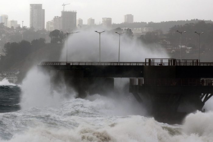 Alerta por eventos climatológicos en el país: marejadas, altas temperaturas y tormentas eléctricas