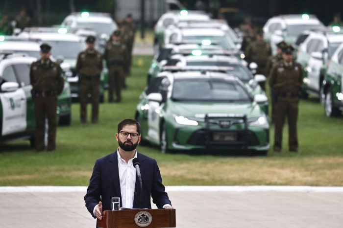 Presidente Gabriel Boric entregó más de 200 vehículos nuevos a Carabineros