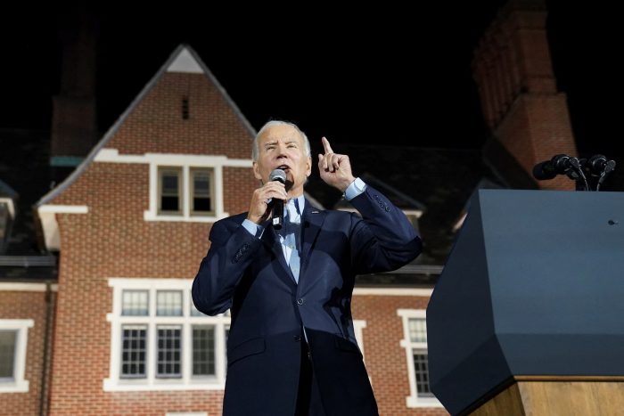 Vísperas de elecciones de medio mandato: Biden insiste que la democracia está en peligro