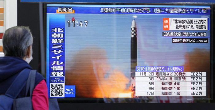 Corea del Norte dispara un presunto misil balístico intercontinental que cae cerca de Japón