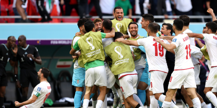 Irán derrota en el epílogo a Gales, en un encuentro que contó con el primer expulsado de Qatar 2022