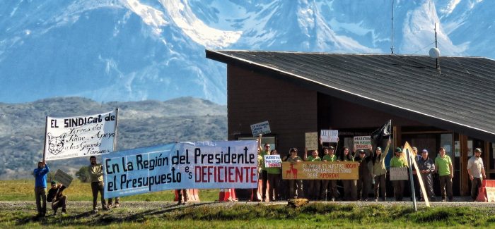 Guardaparques de Torres del Paine anuncian cierre a sectores del parque ante «la indolencia de los directivos nacionales de Conaf y del Gobierno»