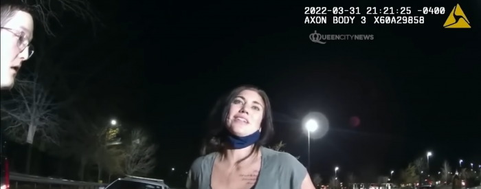 Revelan imágenes de la detención de exportera estadounidense Hope Solo por conducir en estado ebriedad mientras trasladaba a sus hijos