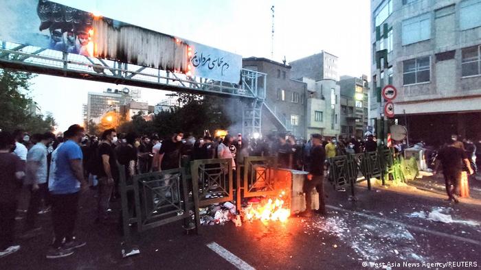 Más de 300 personas han muerto en protestas antigubernamentales en Irán