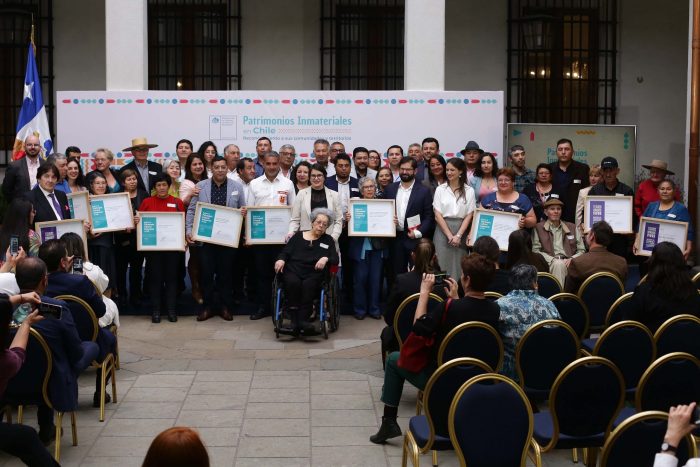 Representantes de siete comunidades y seis Tesoros Humanos Vivos reciben reconocimiento como Patrimonios Inmateriales de Chile en el Palacio de La Moneda