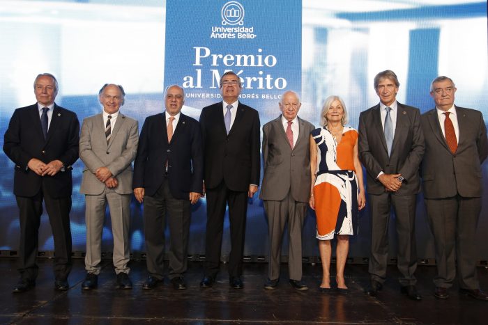 Universidad Andrés Bello reconoce con el Premio al Mérito 2022 a Ricardo Lagos y Manuel Pellegrini