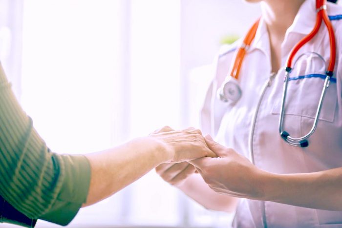 Médica acusa negligencias por racismo: “Porque soy mujer, médico y migrante”
