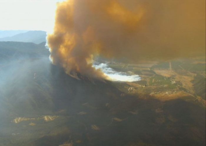 Onemi declara Alerta Roja en Melipilla y Talagante por incendios forestales