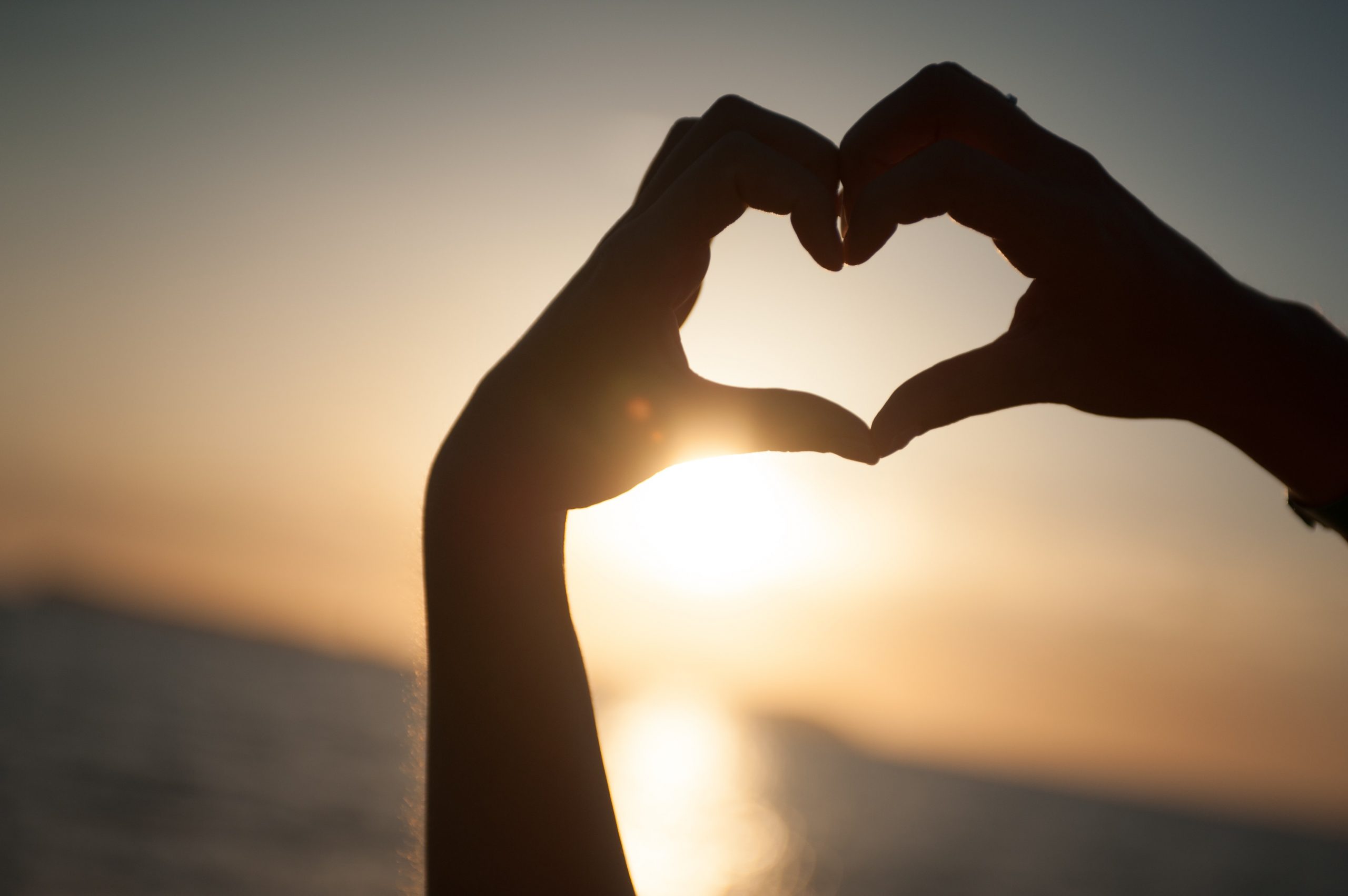 Amor romántico: qué es y por qué existe (de momento)