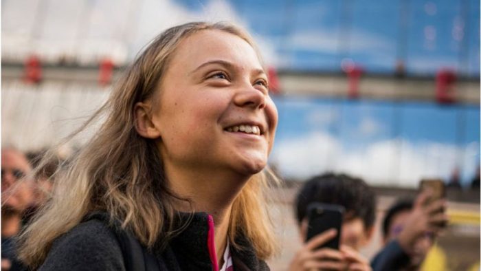 La viral respuesta de Greta Thunberg a un excampeón de kickboxing que alardeó de las altas emisiones de su colección de autos