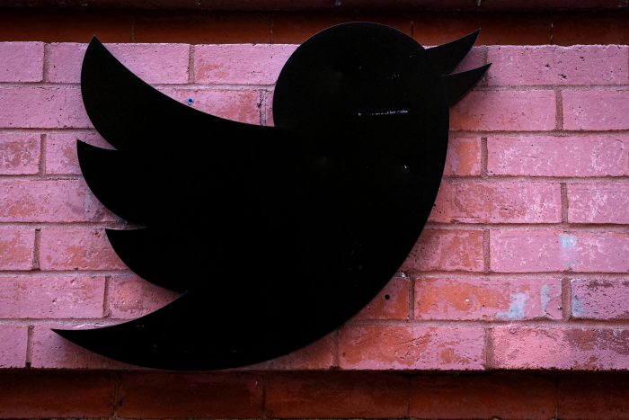 Una nueva demanda contra Twitter acusa a la empresa de discriminación de género en los despidos