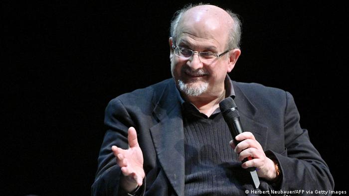 Salman Rushdie adelanta nueva novela cuatro meses después del ataque