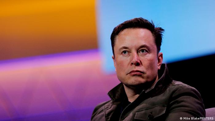 Elon Musk lanza sondeo sobre si debe seguir al frente de Twitter