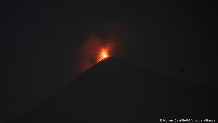 Volcán de Fuego entra en nueva fase eruptiva en Guatemala