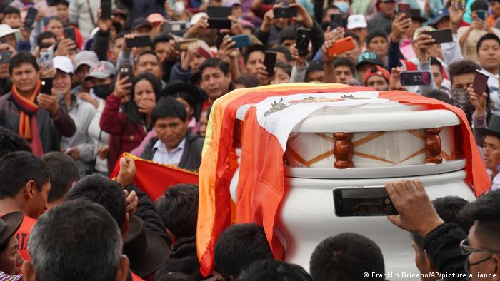 Perú reporta muertes y vandalismo durante manifestaciones