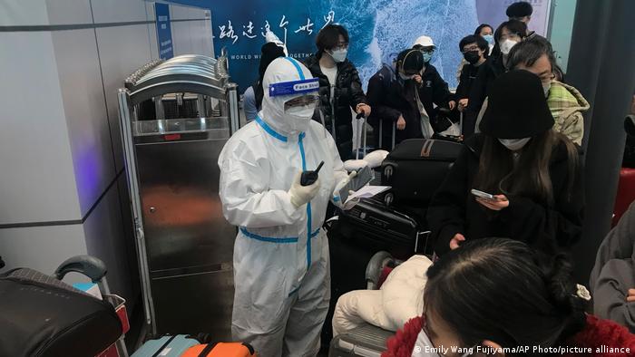 Crece alarma mundial ante ola de contagios de COVID-19 en China