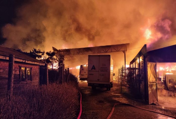 Onemi declara Alerta Roja en Valdivia y Paillaco por incendio forestal 