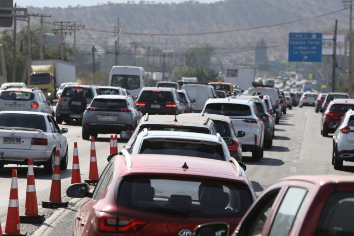 Carabineros informó que cerca de 150 mil vehículos salieron de la Región Metropolitana el día viernes