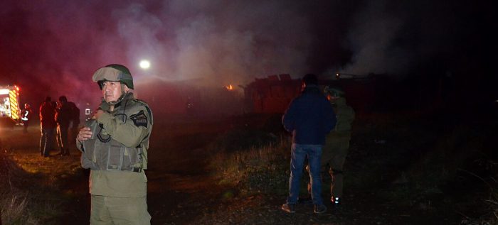 Desconocidos atacan a Carabinero y queman su vehículo en Traiguén