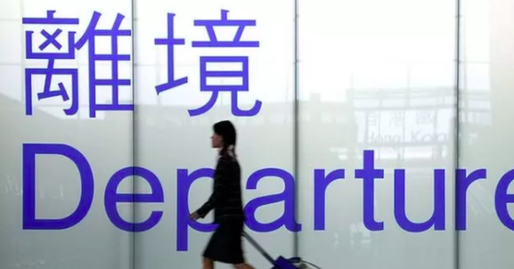 Covid en China: EE.UU. y otros países endurecen las reglas para los viajeros del país asiático ante el aumento de casos