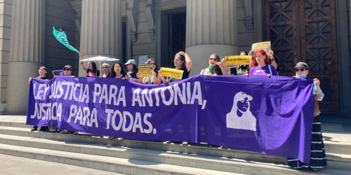 Agrupaciones Feministas protestan en el exterior de la Corte Suprema tras anulación del juicio contra Martín Pradenas