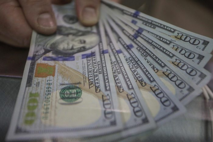 Dólar se alza sobre $790 por feriado en Estados Unidos y aumento de precio del cobre