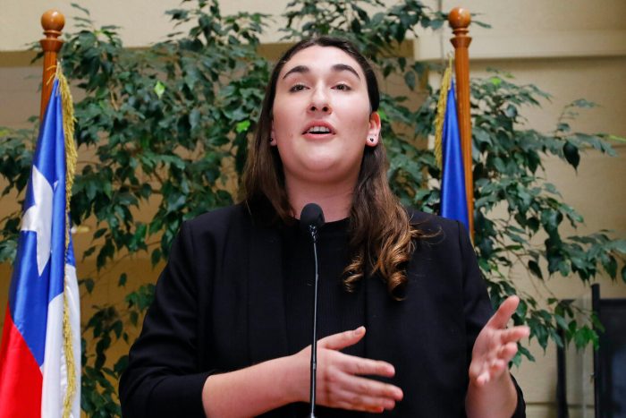 Fuga en Comunes: diputada Emilia Schneider y 58 militantes renuncian y se integrarán a Convergencia Social
