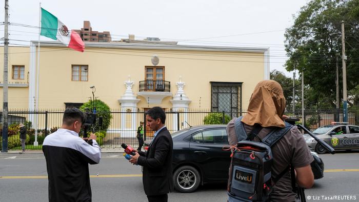 Perú expulsa a embajador mexicano y denuncia «injerencia»