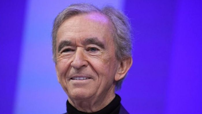 Quién es Bernard Arnault, el hombre que destronó a Elon Musk como el más rico del mundo