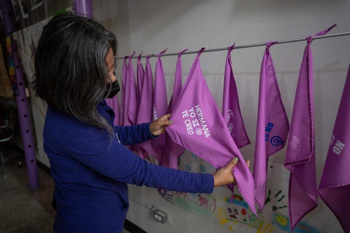 Cinco barreras que impiden a las mujeres denunciar la violencia en América Latina