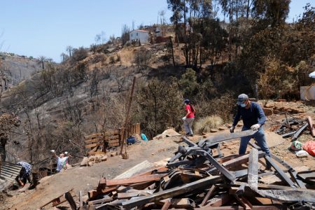 Gobierno refuerza reconstrucción: Poduje y Sedini visitan damnificados de Viña del Mar