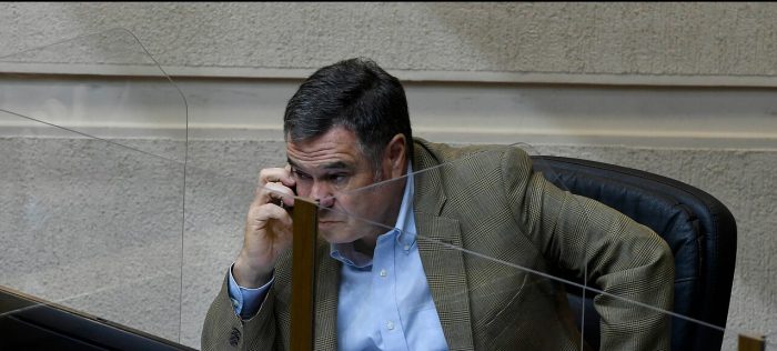 Nominación de Valencia divide a la oposición: senador Ossandón lanza dardos contra la UDI por cambio de última hora del Gobierno