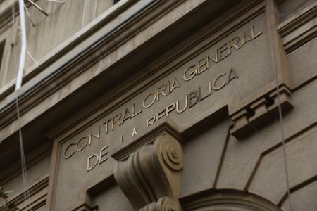 Contraloría emite instructivo al sector público que norma sumarios por licencias falsas