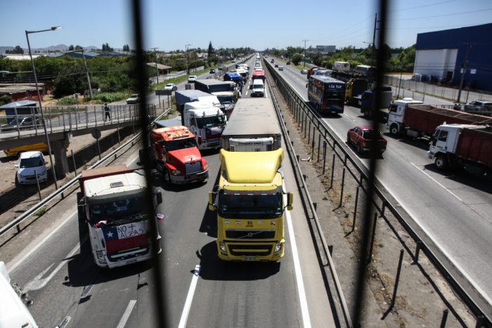 Gobierno anuncia seguro para camioneros y transportistas afectados por hechos delictuales en las regiones del Biobío, La Araucanía y Los Ríos