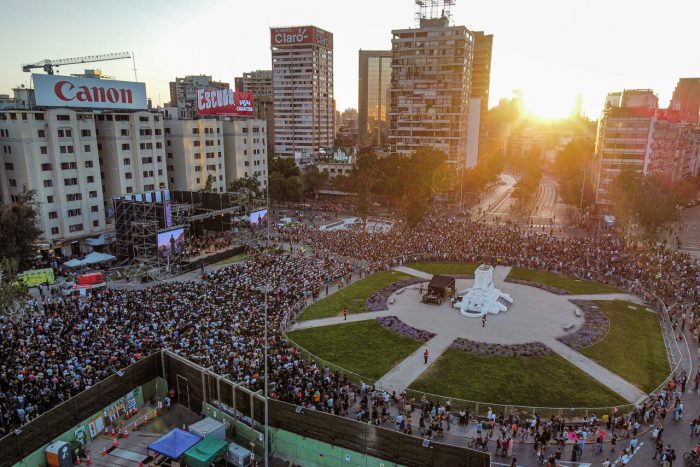 U. de Chile celebró sus 180 años con Novena Sinfonía de Beethoven: reunió más de 5 mil personas en plena zona cero del estallido social