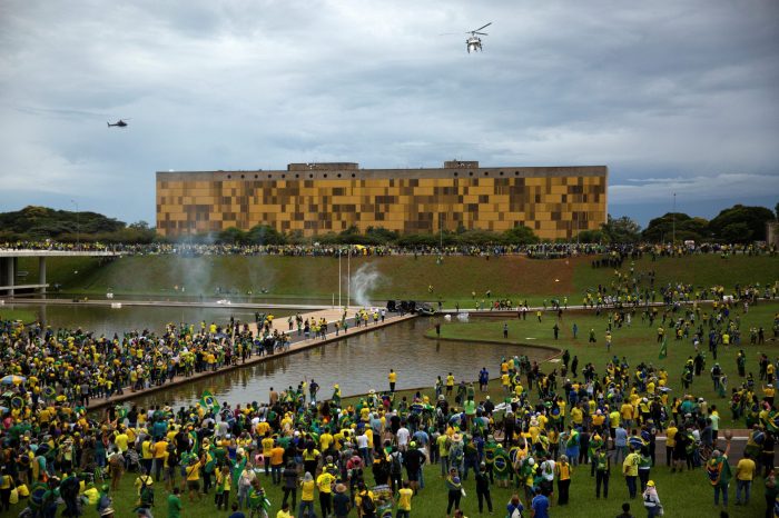Brasil inicia búsqueda de responsables de asalto a sedes del poder político