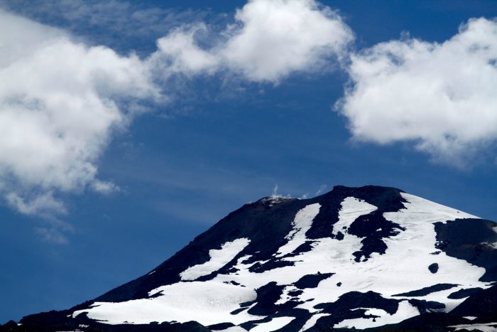 Tras cerca de 7 años, Sernageomin baja alerta amarilla de Complejo Volcánico Nevados del Chillán: pasa a verde