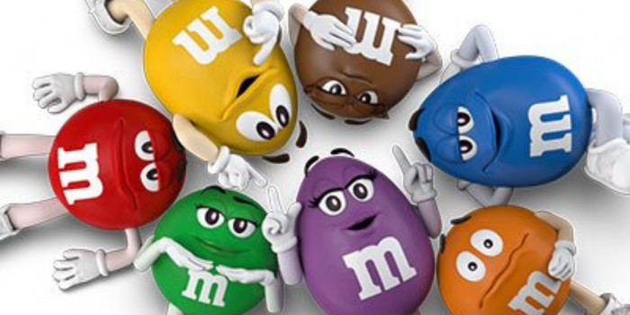 M&M ‘jubila’ a sus caramelos portavoces tras polémicas de inclusión forzada y politización