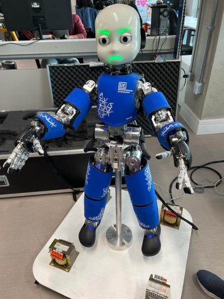 Científica chilena desarrolla robots con IA para replicar comportamientos humanos