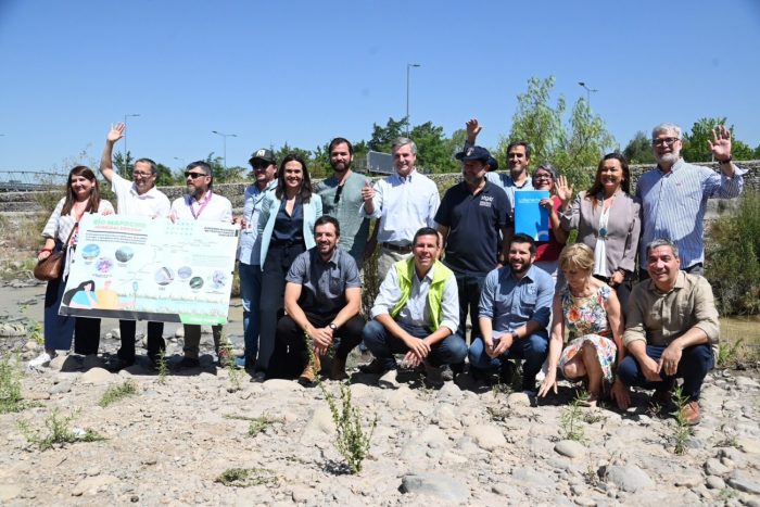 Gobernador de RM y trece alcaldes solicitan declaración de Humedal Urbano para Río Mapocho