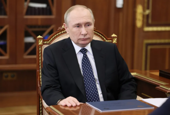 Putin ordena un alto el fuego de 36 horas a partir del mediodía de mañana